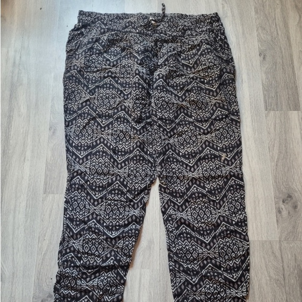 $30 Garage harem Itibal pattern panta